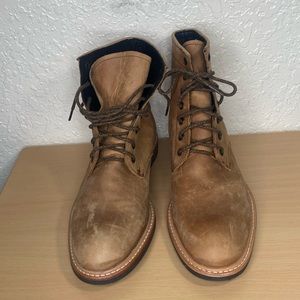 NiSOLO DISTRESSED BOOTS